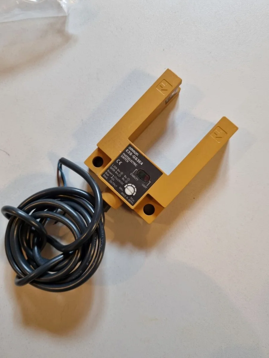 Capteur à fourche E3S-GS3E4 - Éclairage de qualité avec frais de port offerts - {'count': 1, 'name': 'feux'}