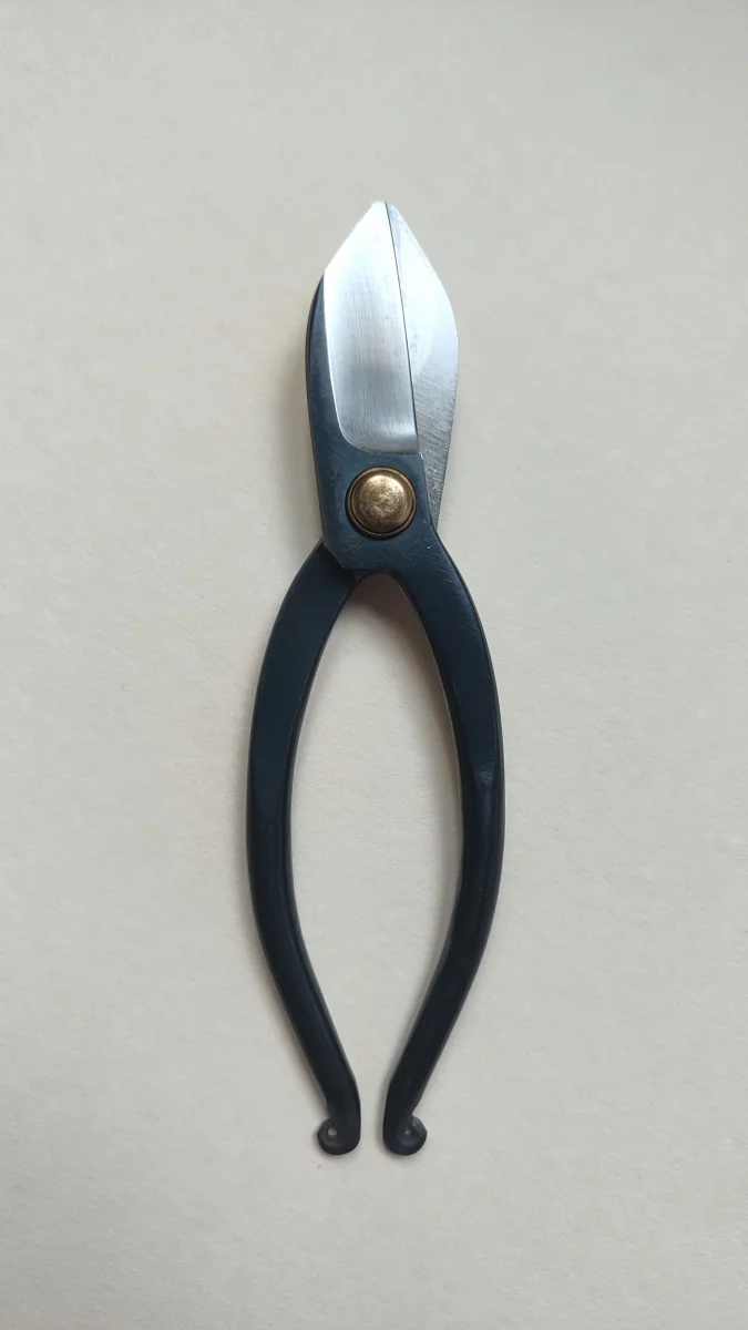 Sécateur pour Ikebana style "Ikenobo" 170mm - Accessoires Outdoor pour Plus de Liberté de Mouvement - {'count': 1, 'name': 'Centimetre.com'}