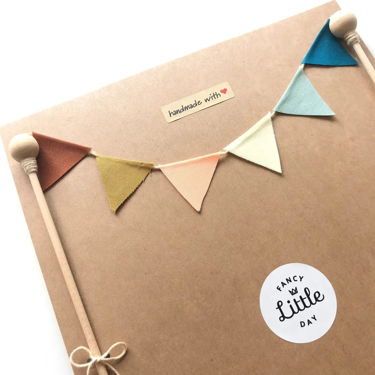 Fancy Little Day - Déco Gâteau Mini Fanion Tissus - Nature||Fancy Little Day - Cake Topper Mini Fanion Tissus - Natural - Boutique Bébé en Ligne : Soins, Jouets et Articles Maison - {'count': 1, 'name': 'Amazon.fr'}