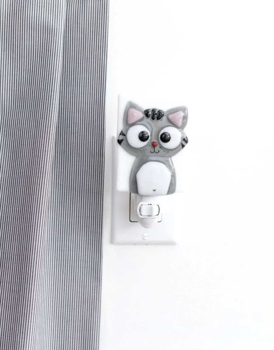 Veilleuse - Chat - Ferguson - Veille sur toi - Boutique tout-petits Maman & Bébé – Produits Essentiels au Quotidien