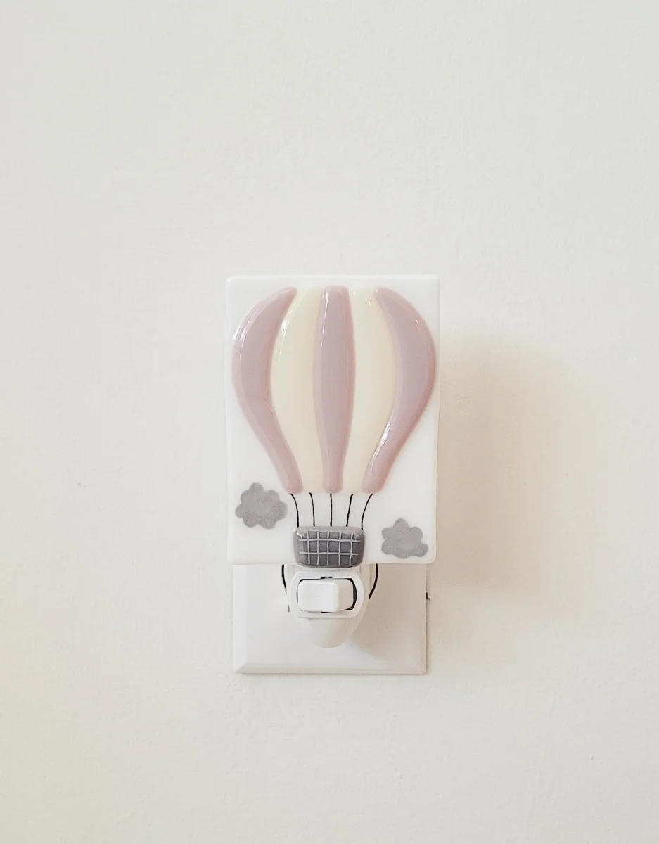 Veilleuse - Balade en montgolfière - Rose antique - Veille sur toi - Boutique Maman & Bébé – Produits Essentiels au Quotidien Montgolfière rose et beige