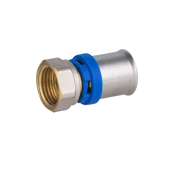 Raccord multicouche à sertir femelle écrou libre - Accessoires Outdoor pour Plus de Liberté de Mouvement - Raccord laiton