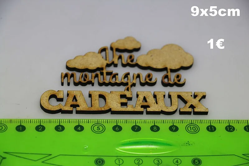 Une montagne de cadeaux - Saldi Straordinari – Offerte Speciali Disponibili Adesso Montagne De Boîtes À Cadeaux. Médias Mélangés Banque D'Images et Photos  Libres De Droits. Image 84626377