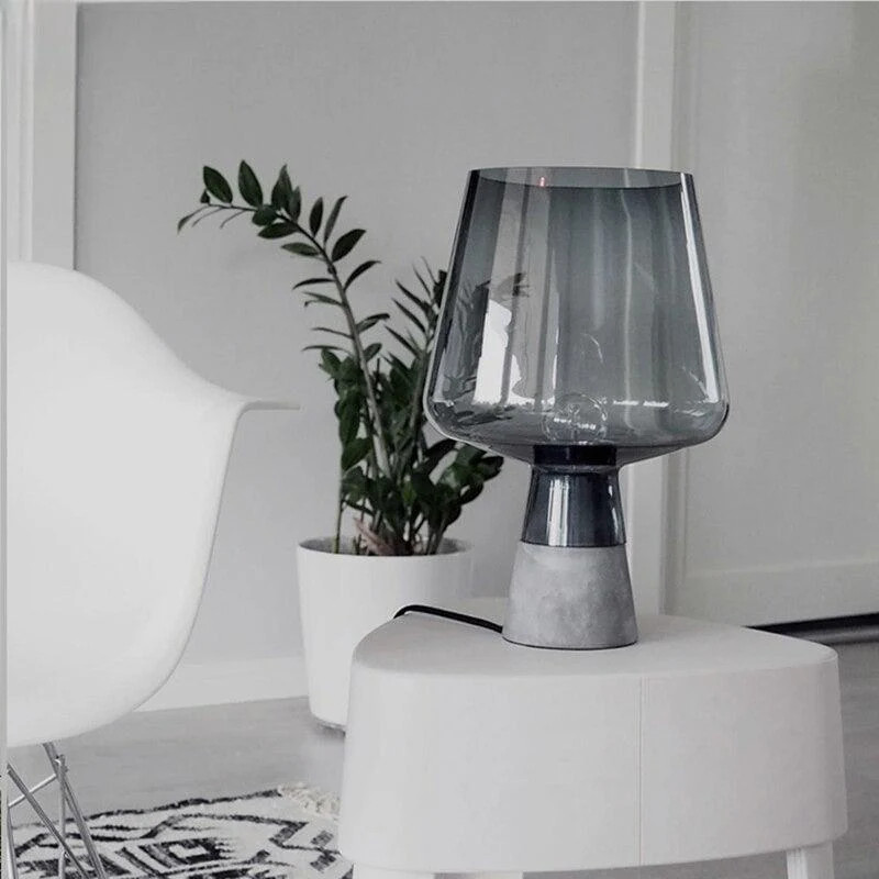 Lampe de Chevet en Verre | Brilliance Chic - E-shop mondial – Produits durables, modernes et accessibles partout Lampe de chevet moderne en verre fumé – forme corolle ELY | Lampes à poser  | Pier Import