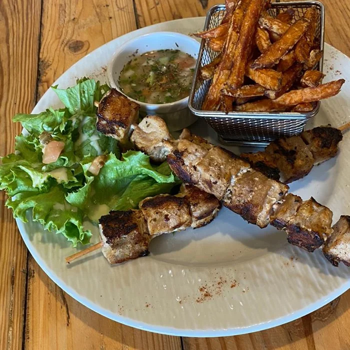 Brochettes poulet Vins Rouges Harmonieux Occasion