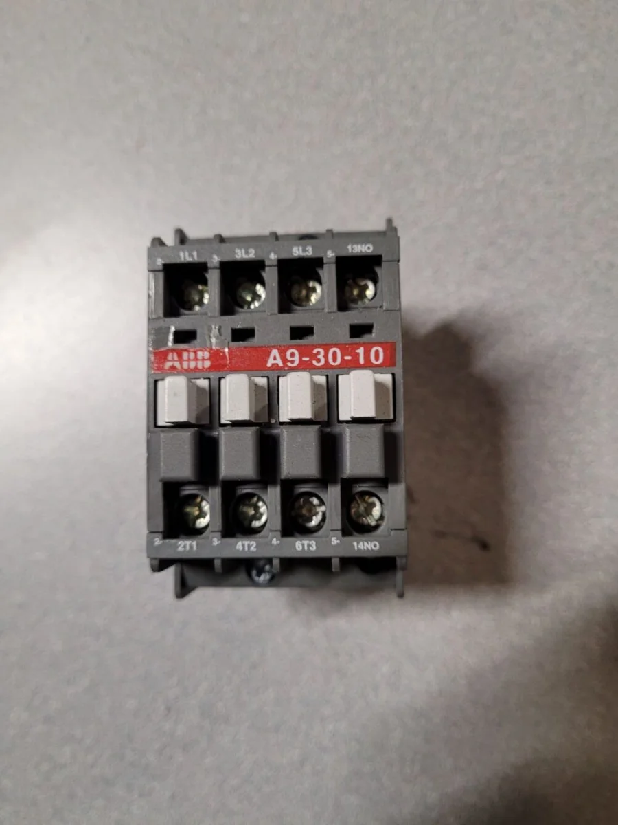 Contacteur A9-30-10 Bobine 24V - Éclairage de qualité avec frais de port offerts Contacteur Schneider 25A Schneider Electric TeSys LC1D25BD – Contacteur 3P  25A – Bobine 24Vcc – AC-3 440V – Pour Usage Industriel