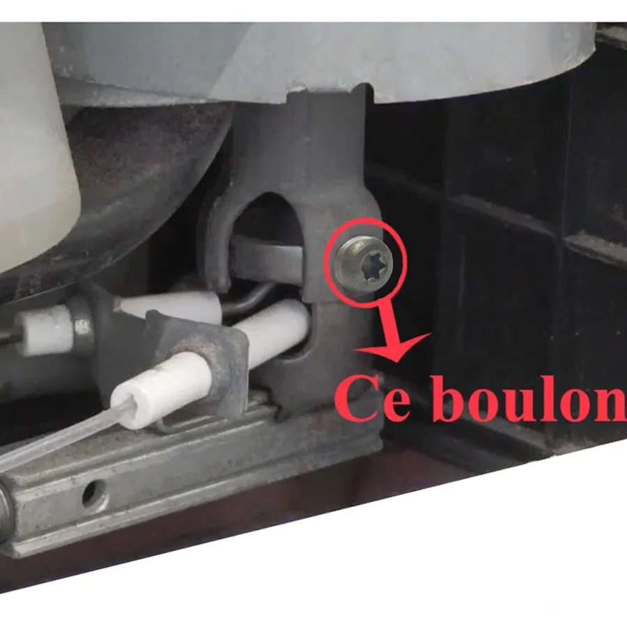 Boulon qui fixe le bruleur sur l’agregat pour réfrigérateur RM2XXX, RM4XXX, RM5XXX, RM6XXX, RM7XXX, RM8XXX, RMD8XXX, RML8XXX, RMS8XXX, RMSL8XXX, RMT7 Dometic - Accessoires Outdoor pour Plus de Liberté de Mouvement Bruhm Réfrigérateur Defrost 2 Portes 118L - BRD-118TMDS